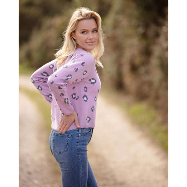 Funky leopard spot intarsia crew neck jumper